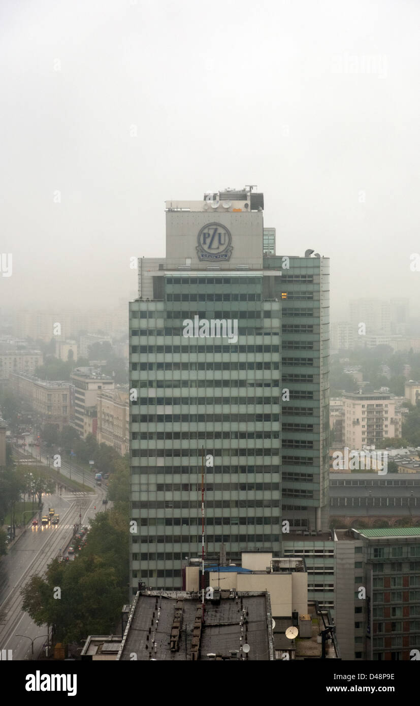 Varsovie, Pologne, le siège social de l'assurance groupe PZU Banque D'Images