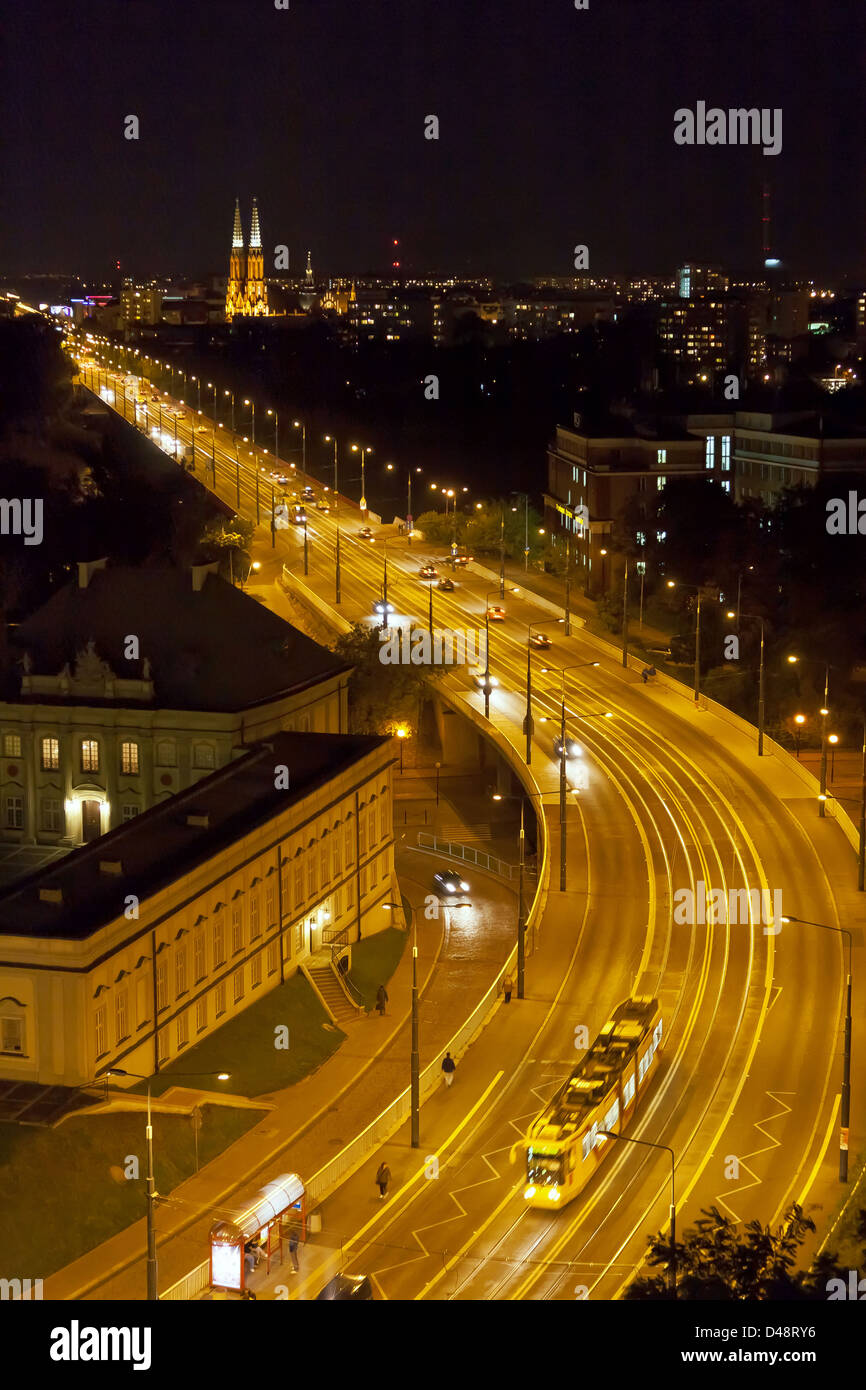Varsovie, Pologne, l'Aleja Solidarnosci dans la lumière du soir Banque D'Images