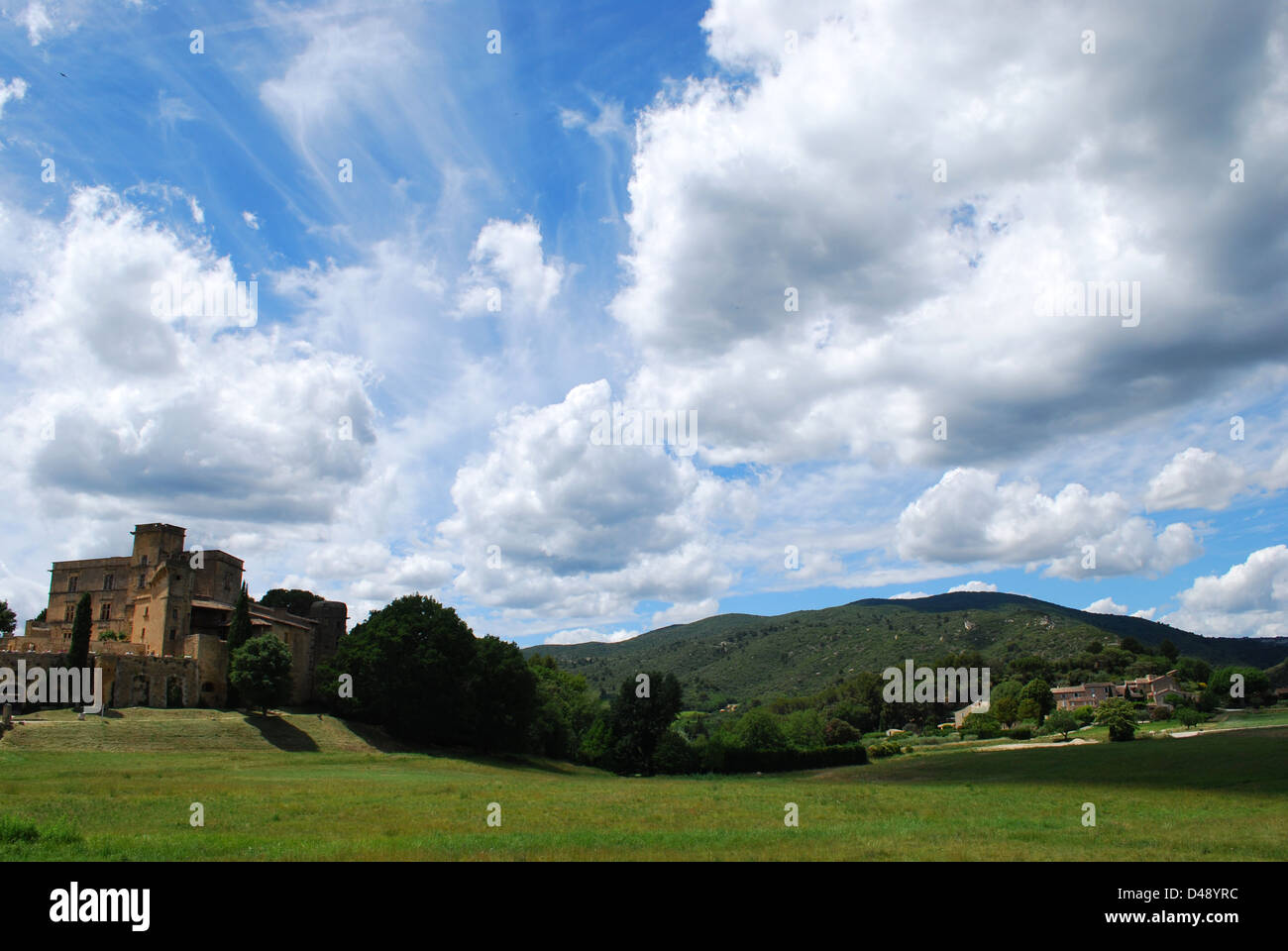 Ancien château de Lourmarin village, département de Vaucluse, Provence, France Banque D'Images