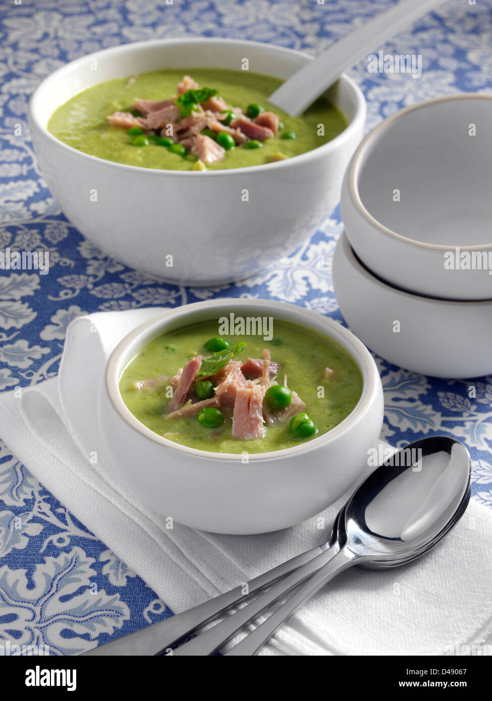 Soupe aux pois et au jambon Banque de photographies et d’images à haute ...