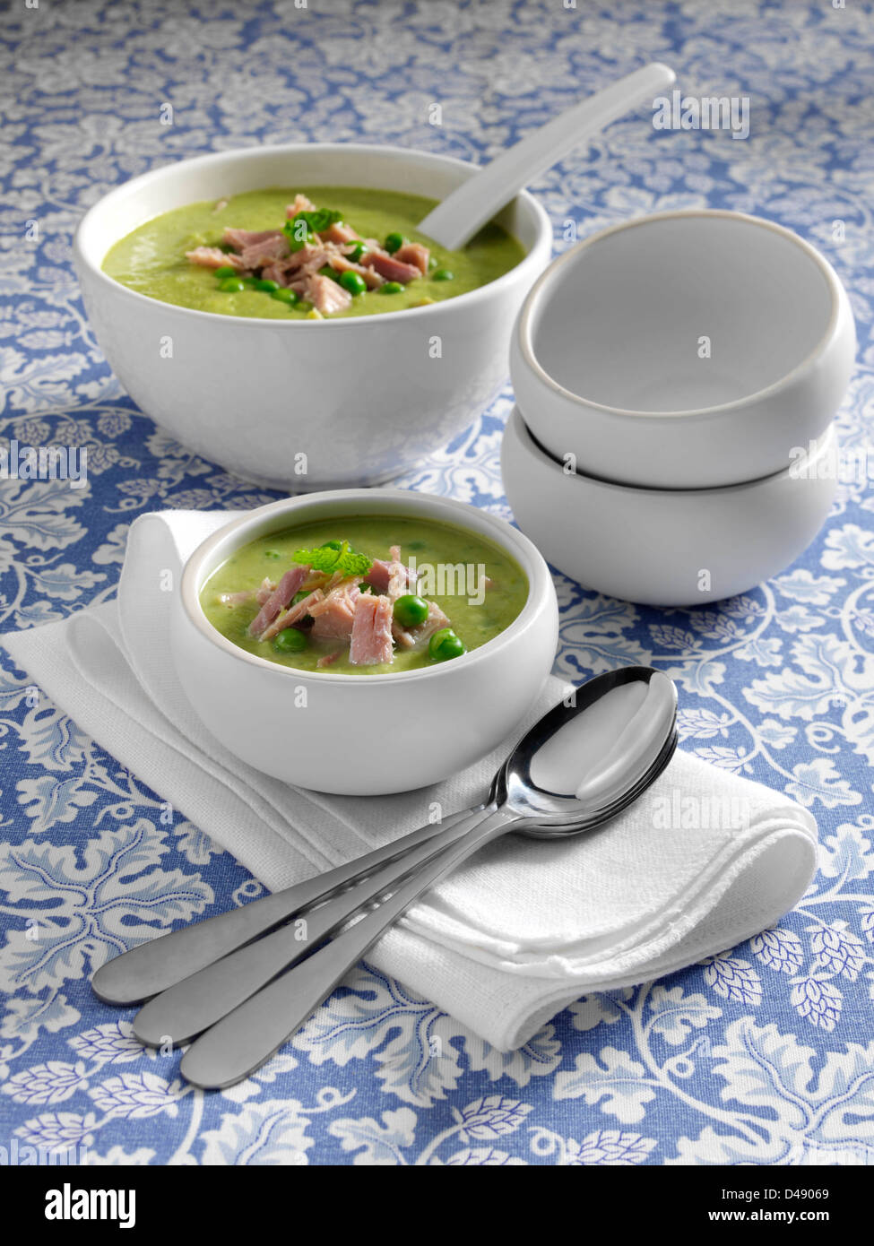 Soupe individuelle aux pois Banque de photographies et d’images à haute ...