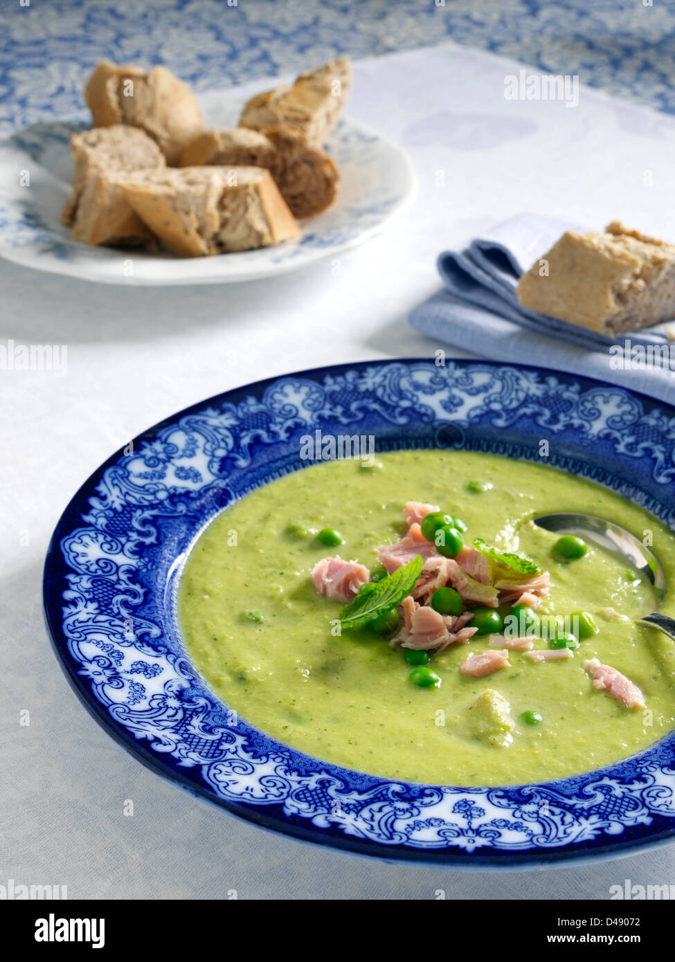 Soupe individuelle aux pois Banque de photographies et d’images à haute ...