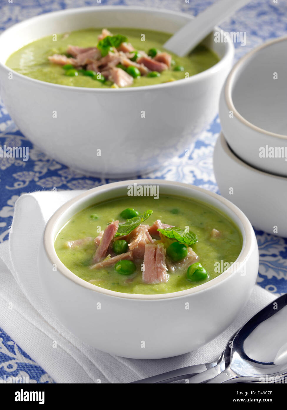 Soupe individuelle aux pois Banque de photographies et d’images à haute ...