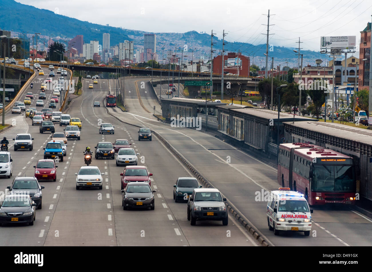 Le trafic sur l'autoroute nord, la route la plus importante dans la région de Bogota, Colombie Banque D'Images