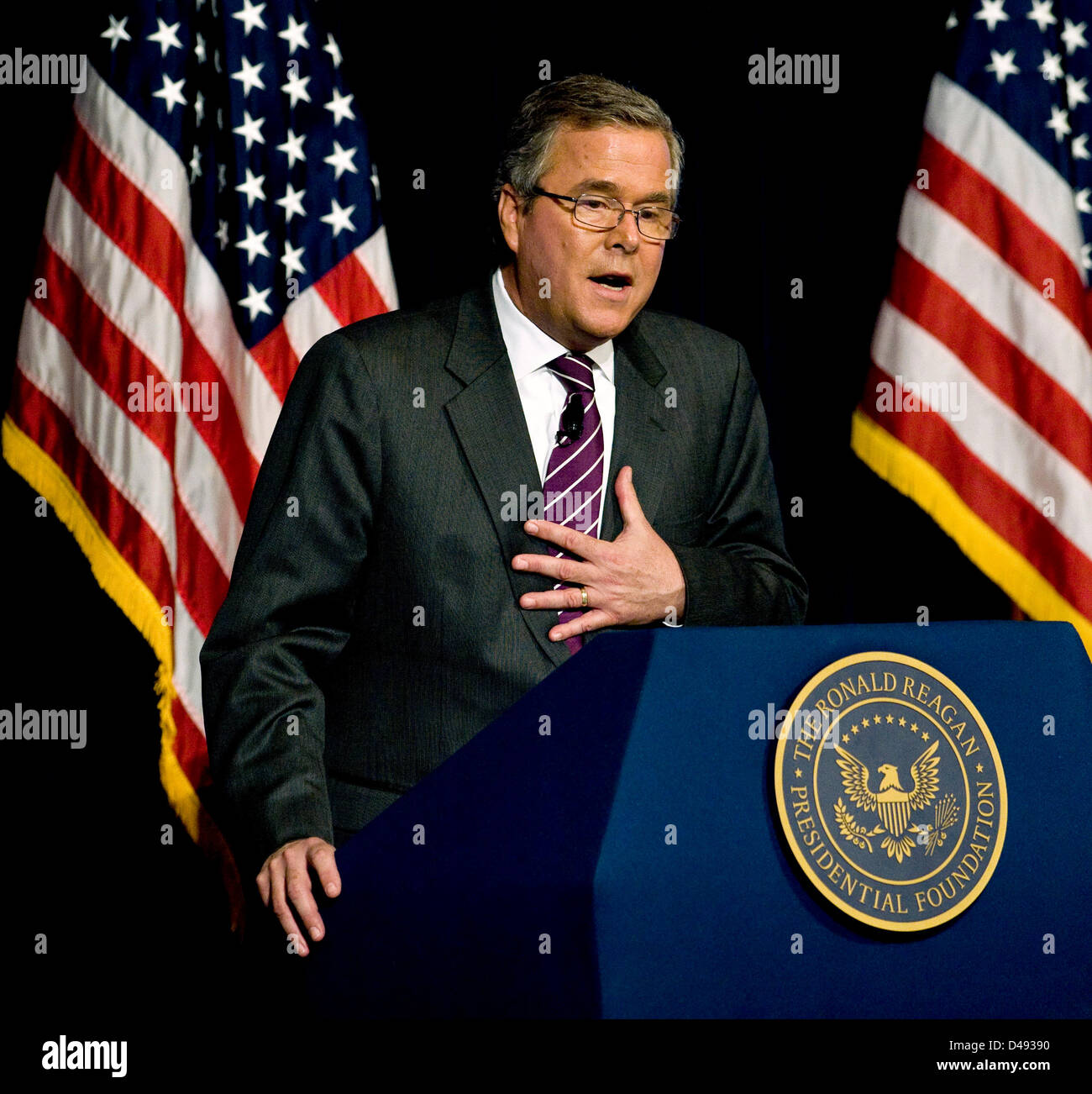 Simi Valley, Californie, USA. 8 mars 2013. Ancien gouverneur de Floride Jeb Bush parle de l'immigration et d'autres sujets en cours de débat à la bibliothèque Ronald Reagan.(Image Crédit : Crédit : Brian Cahn/ZUMAPRESS.com/Alamy Live News) Banque D'Images