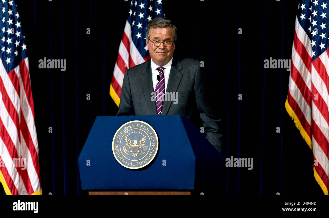 Simi Valley, Californie, USA. 8 mars 2013. Ancien gouverneur de Floride Jeb Bush parle de l'immigration et d'autres sujets en cours de débat à la bibliothèque Ronald Reagan.(Image Crédit : Crédit : Brian Cahn/ZUMAPRESS.com/Alamy Live News) Banque D'Images