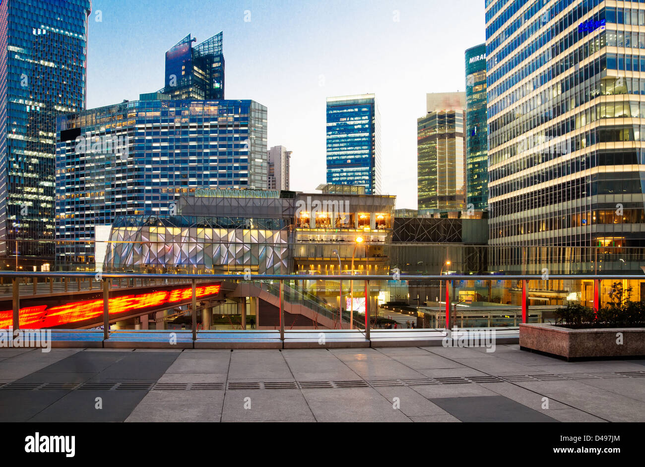 La belle vue de nuit de Shanghai, en Chine Banque D'Images