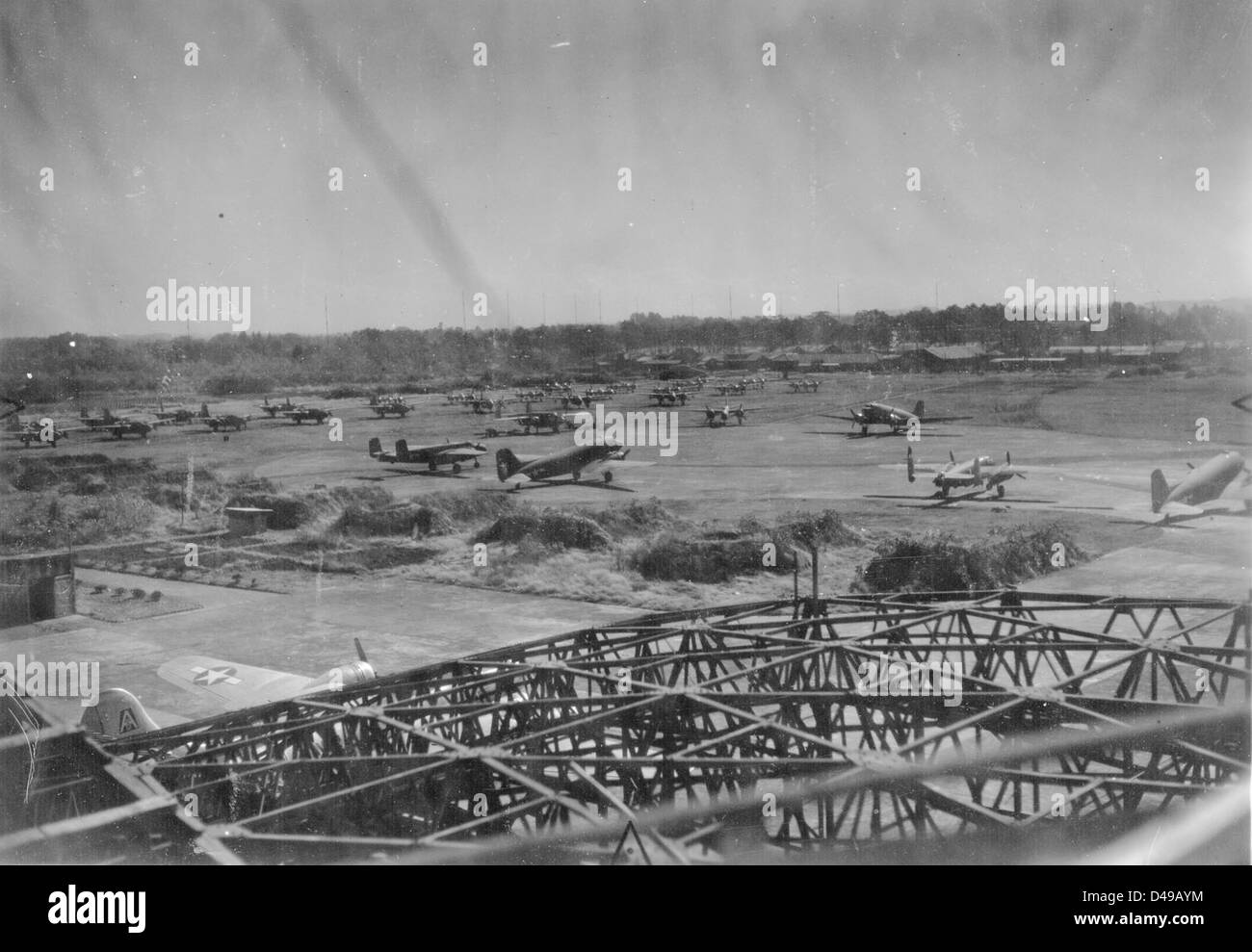 B-25s, A-20s et un B-17 plan du personnel sur la base aérienne de Irumagawa, Avril, 1946 Banque D'Images