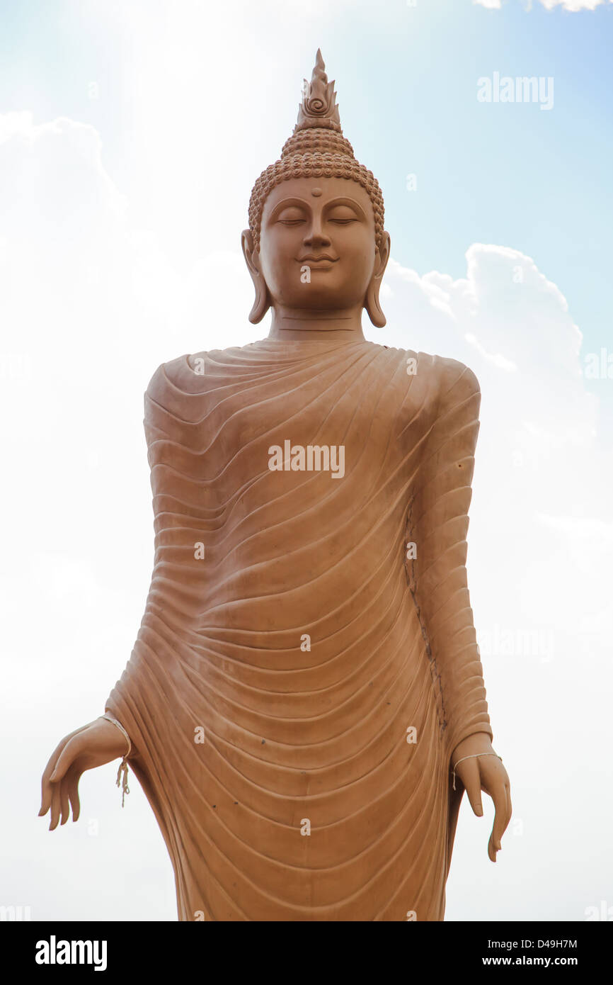 Image du Bouddha à 'Wat Phra That Pha Kaew" à Khao Kho, Phetchabun, Thaïlande Banque D'Images