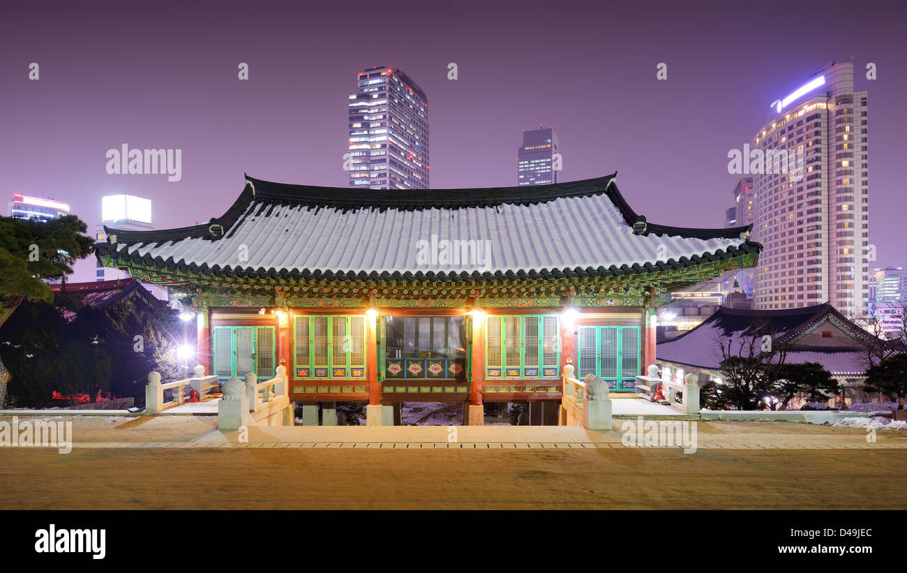 Motifs du Temple de Bongeunsa dans le district de Gangnam de Séoul, en Corée du Sud. Banque D'Images