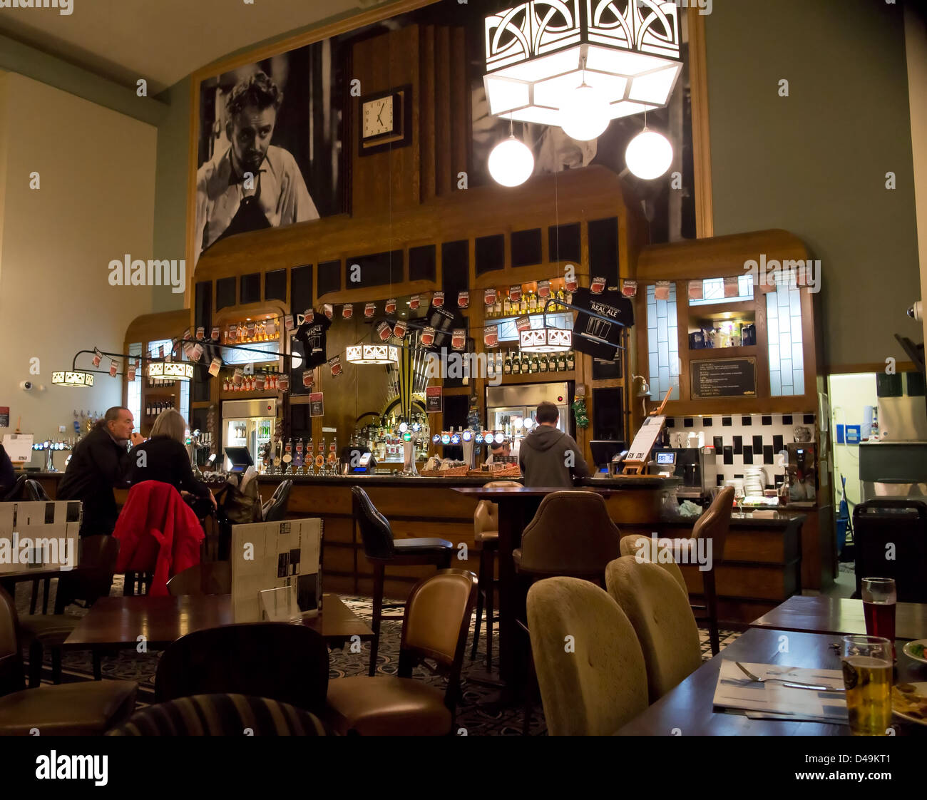 Pub Wetherspoons, le Peter Cushing, Whitstable Kent UK Banque D'Images