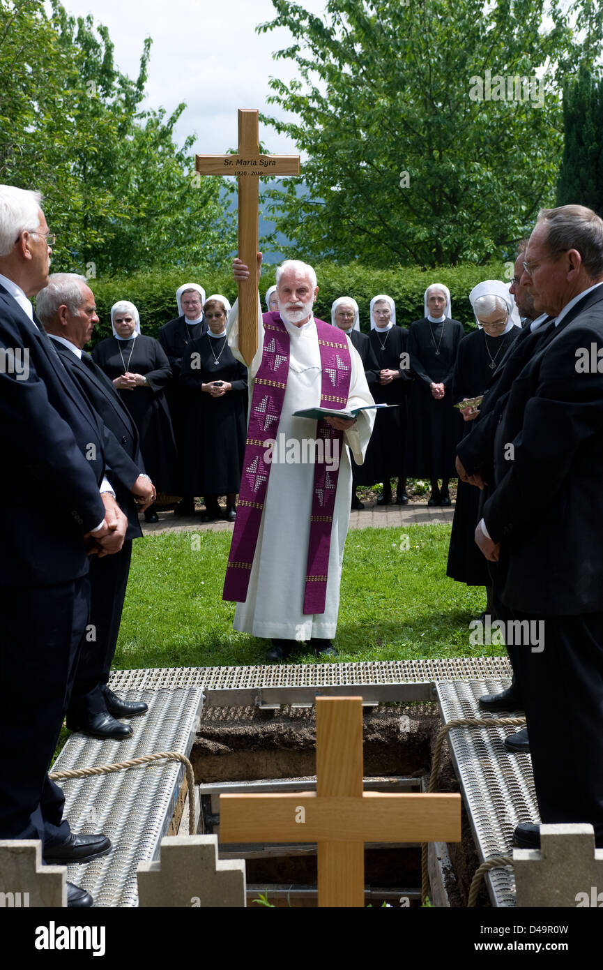 Heitersheim, Allemagne, funérailles d'un membre décédé sœur Banque D'Images