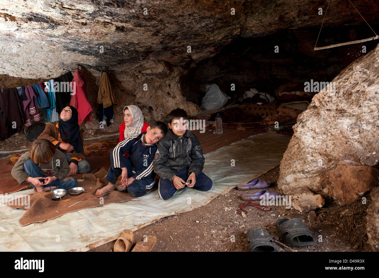 Les réfugiés du régime Assad s'abritent dans des grottes, Assaharia, Syrie Banque D'Images