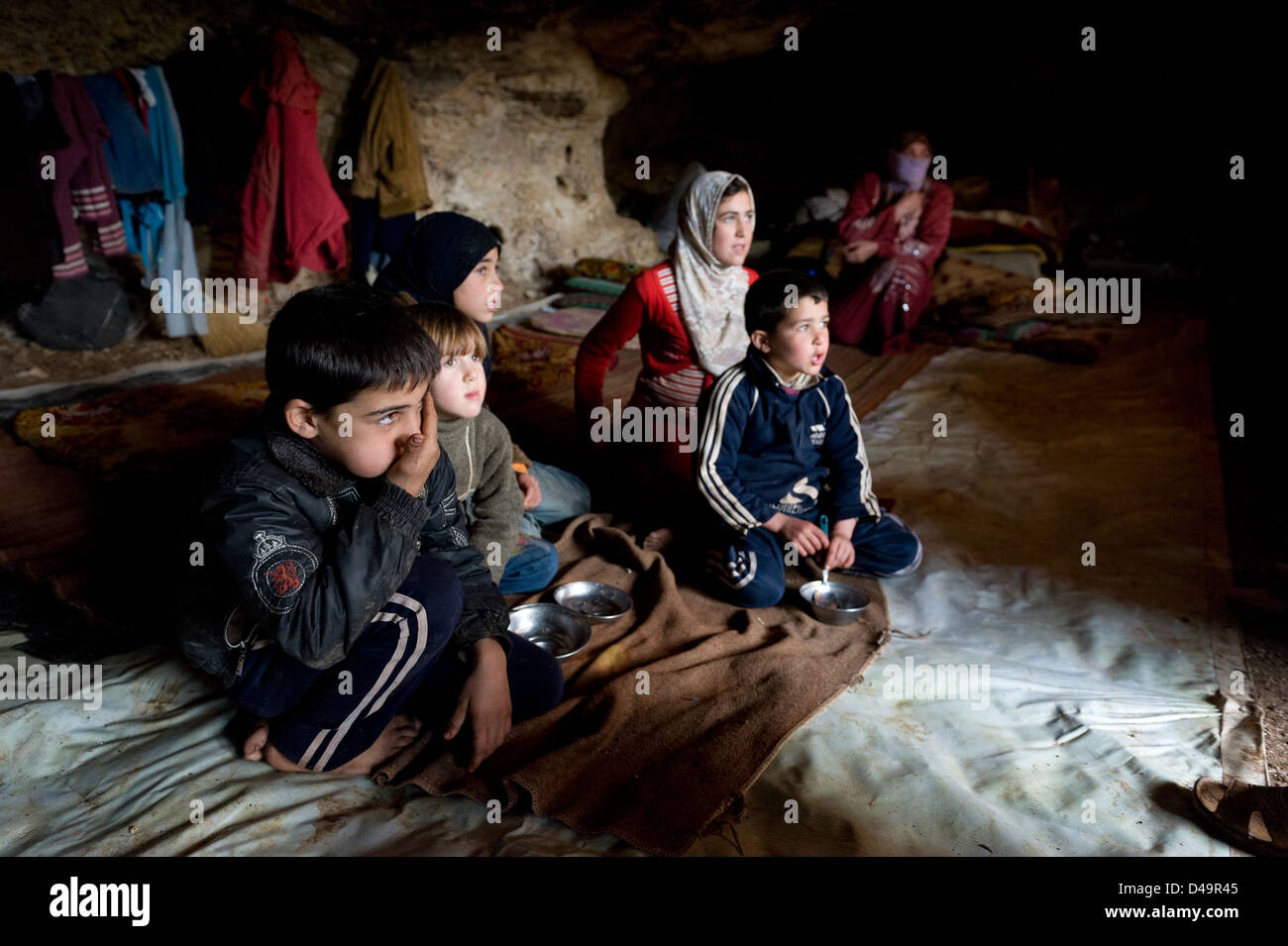 Les réfugiés du régime Assad s'abritent dans des grottes, Assaharia, Syrie Banque D'Images