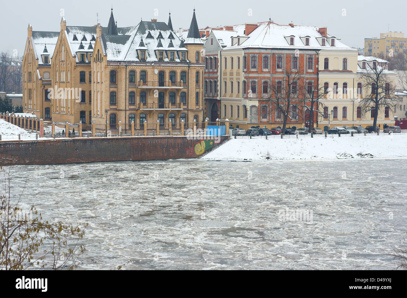 Wroclaw Oder avec glace flottante en hiver Banque D'Images