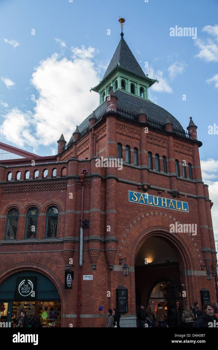 Ostermalms Saluhall, ouvert en 1888, est une salle à manger et deli food hall dans Östermalm, un quartier chic de Stockholm en Suède. Banque D'Images