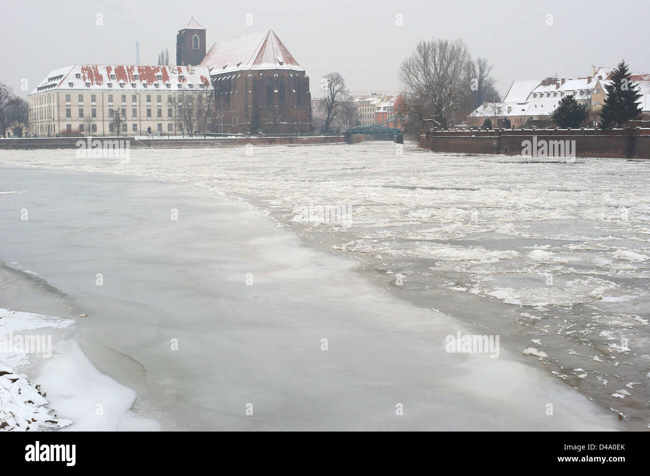 Wroclaw Oder avec glace flottante en hiver Ostrow Tumski Banque D'Images