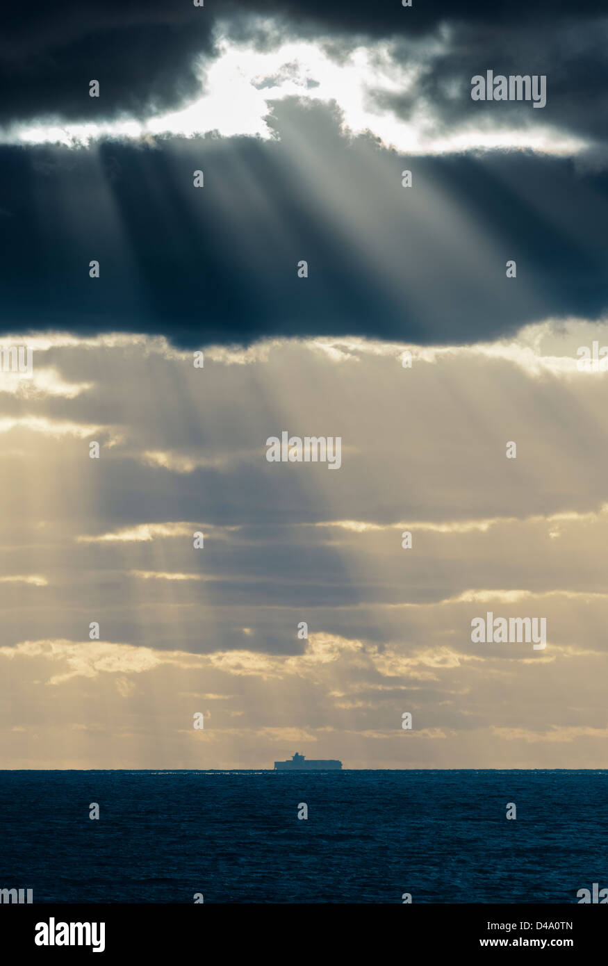 Bien que le soleil les nuages. Banque D'Images