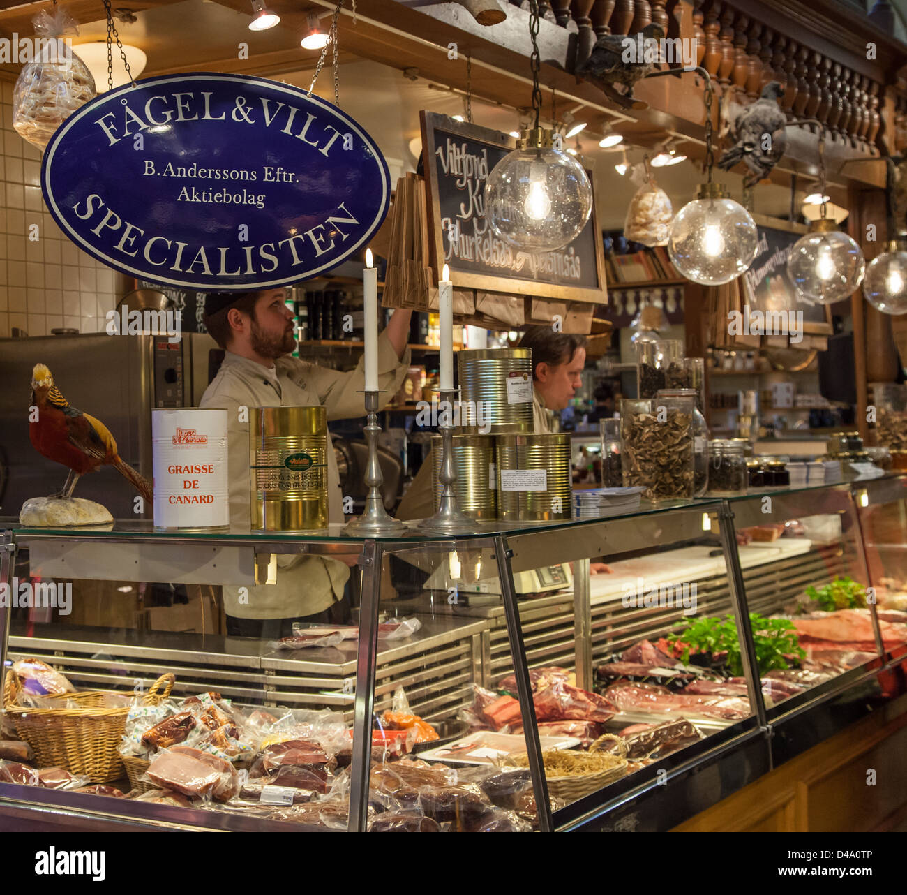 Ostermalms Saluhall, ouvert en 1888, est une salle à manger et deli food hall dans Östermalm, un quartier chic de Stockholm en Suède. Banque D'Images