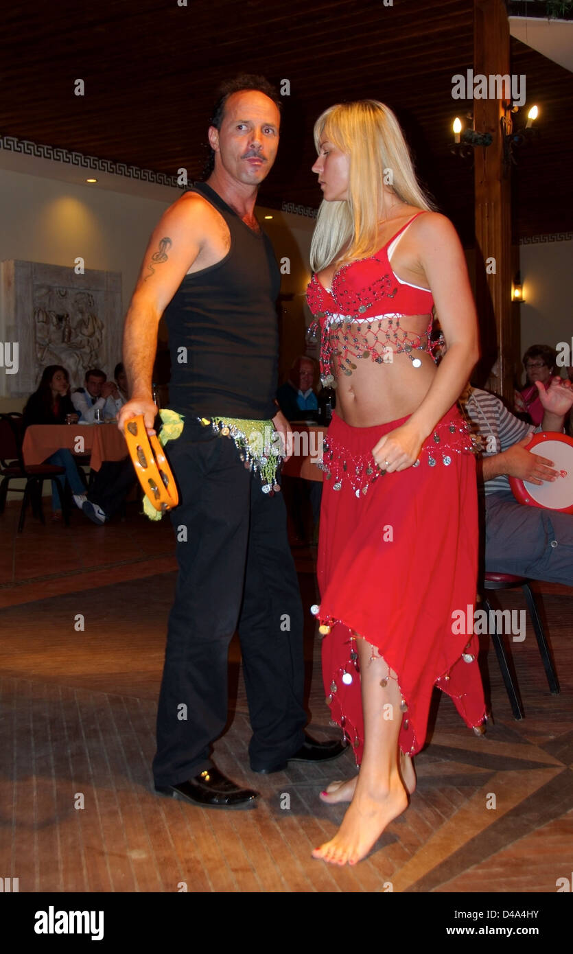 Une danseuse du ventre à Marmaris, Muğla Province, la Turquie, l'Asie occidentale Banque D'Images