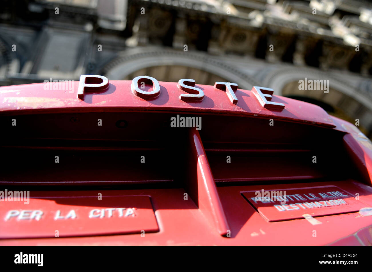 boîte aux lettres rouge Banque D'Images