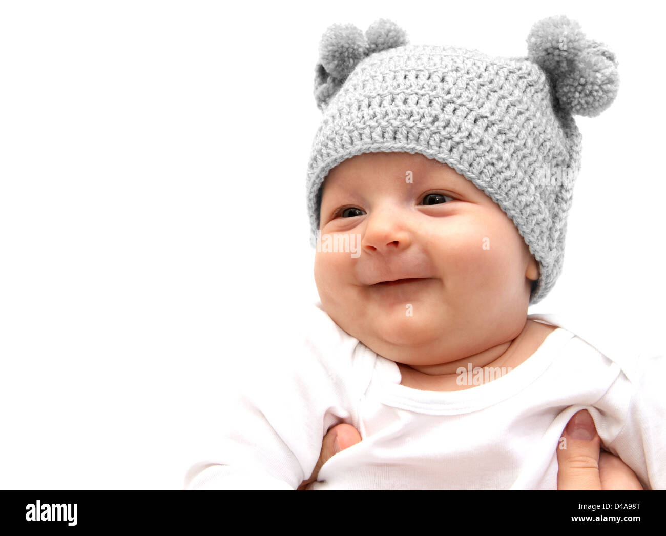 Heureux bébé en étoffes hat dans les mains des mères Banque D'Images
