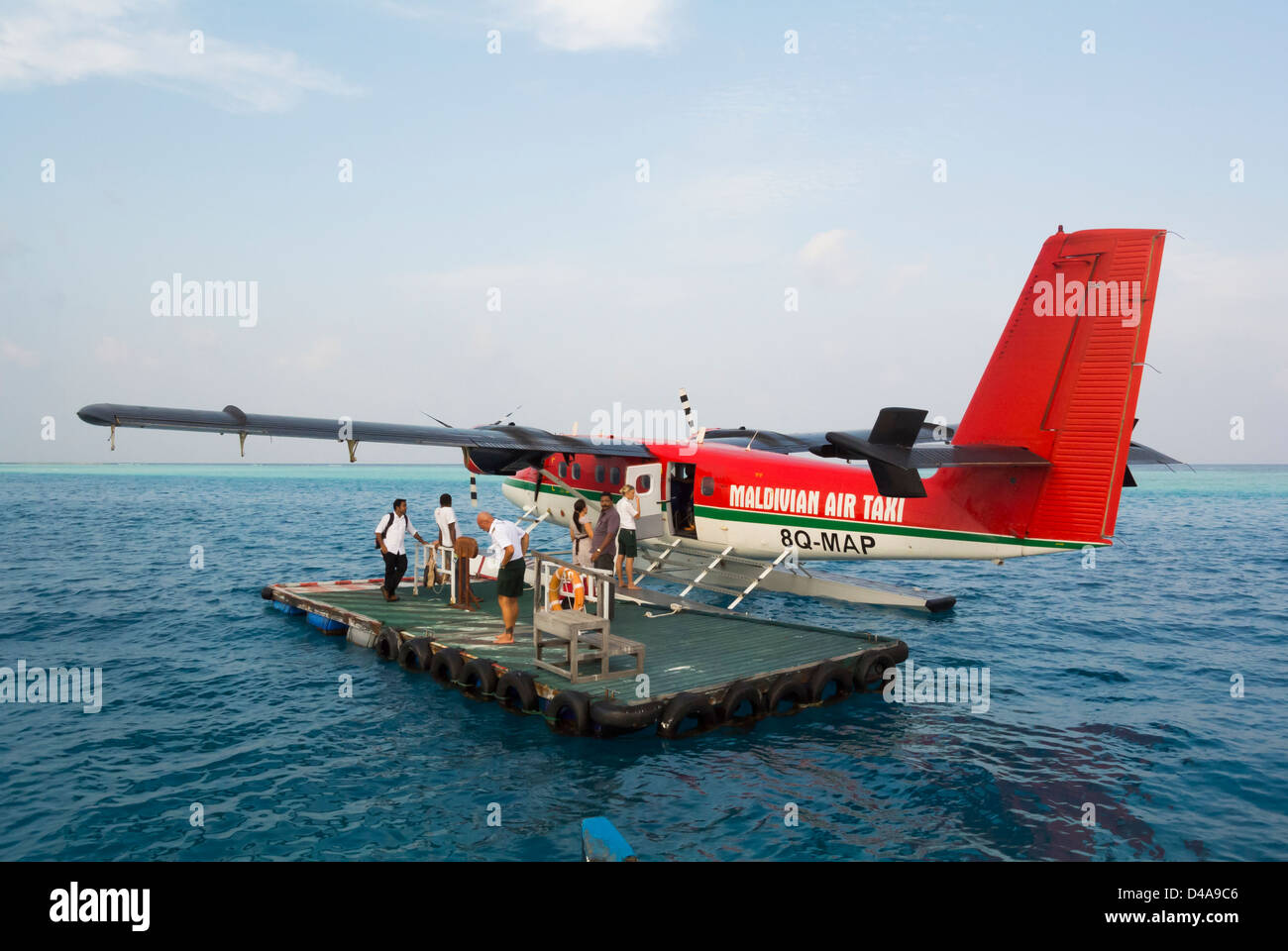 Passagers et avion d'eau à l'aéroport, homme, île des maldives Banque D'Images
