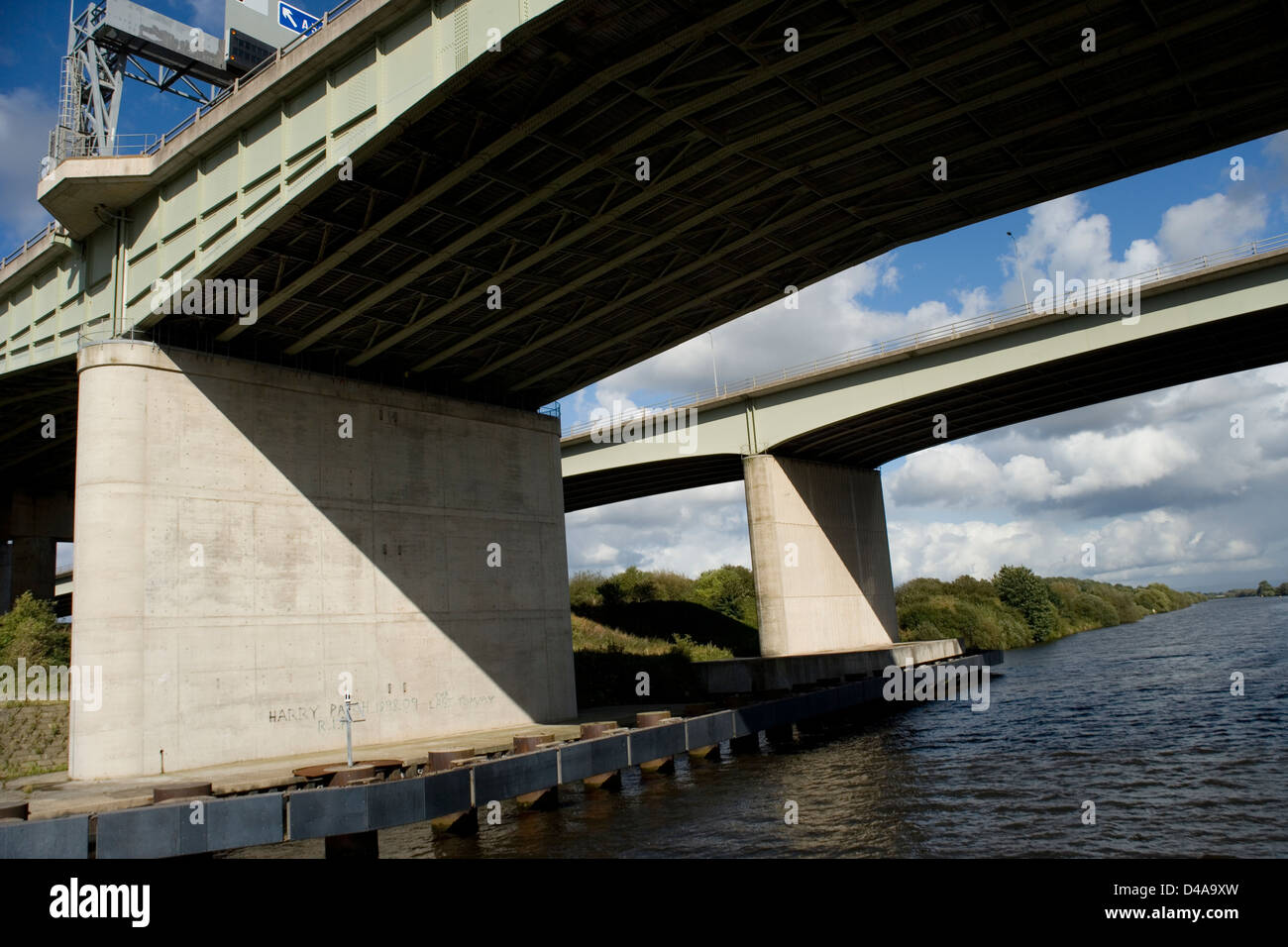 La M62 sur le pont Viaduc Thelwall Manchester Ship Canal de la Mersey Ferry Banque D'Images