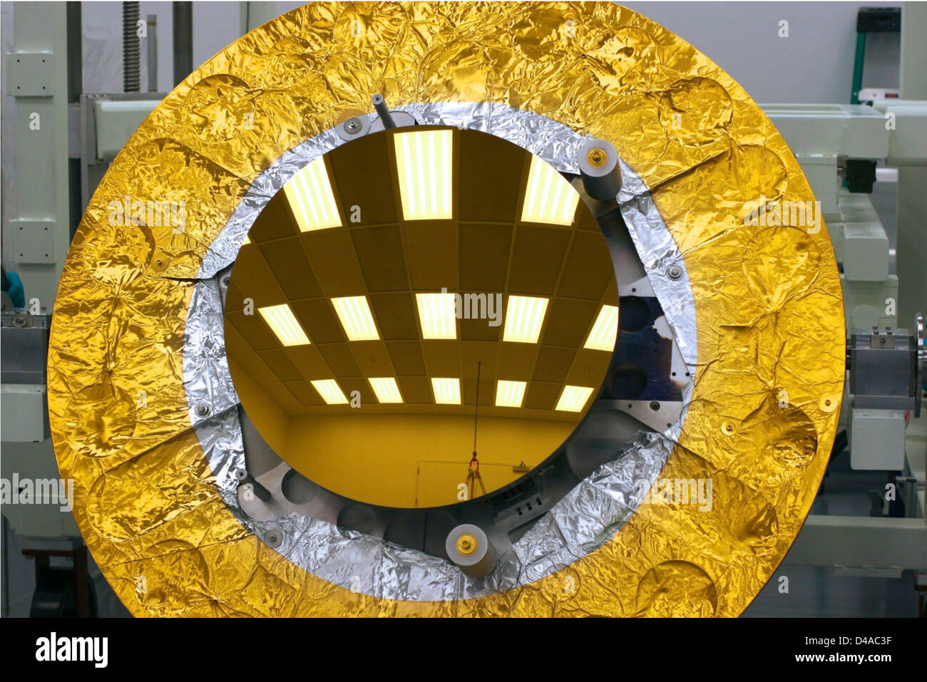 Télescope spatial James Webb miroir secondaire Photo Stock - Alamy