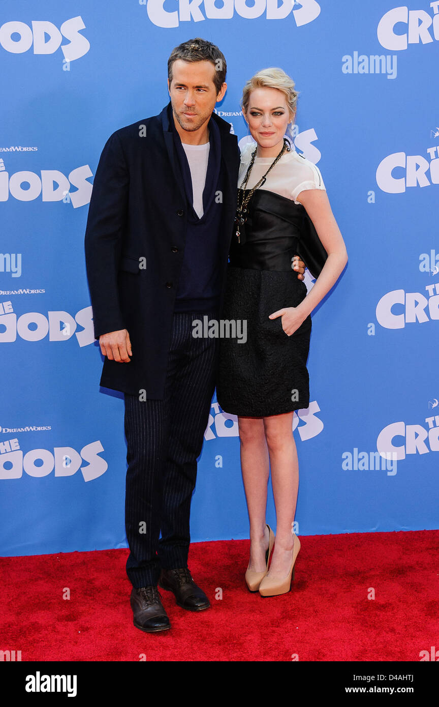 New York, USA. 10 mars 2013. Ryan Reynolds et Emma Stone assister à la première mondiale de "Les Croods" dans l'AMC Loews Lincoln Square. Crédit : Patrick Morisson / Alamy Live News Banque D'Images