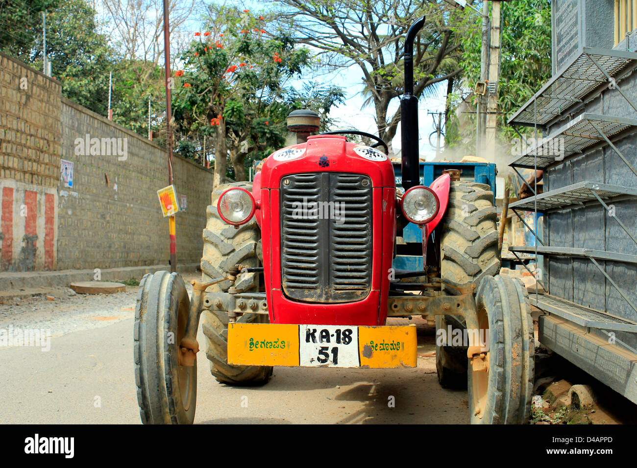 Le tracteur en Inde Banque D'Images