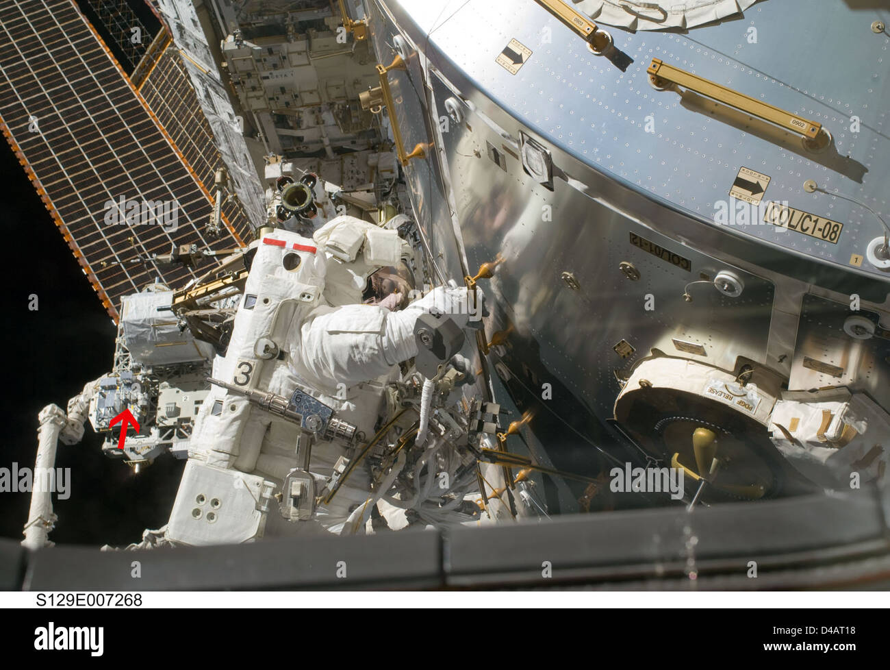 SpaceCube 15, un système informatique miniaturisé, est testé à bord de la Station spatiale internationale (ISS) lors de la mission STS-129. Le système vise à améliorer les capacités de traitement des données embarquées pour les missions de la NASA. Banque D'Images