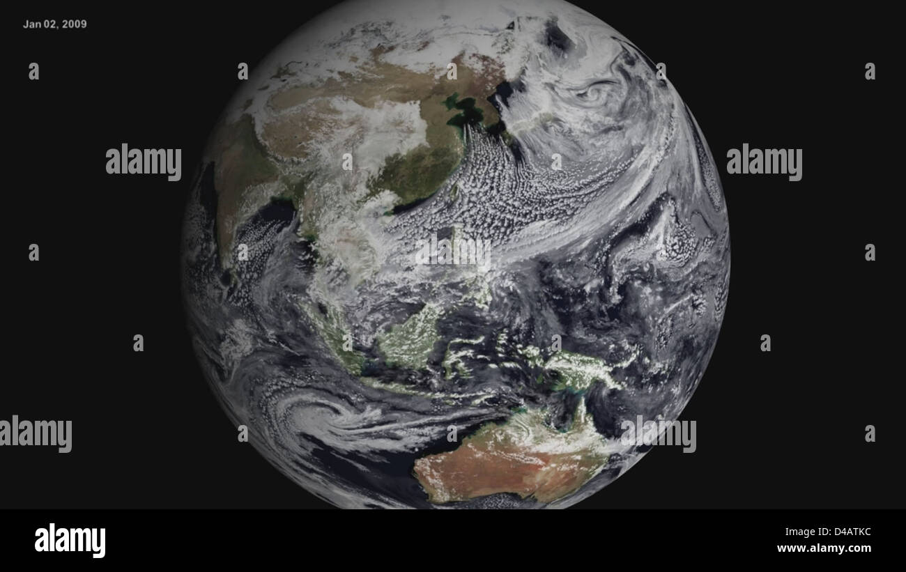 Le modèle GEOS-5 visualise les nuages à une résolution globale de 3,5 km, contribuant ainsi à la recherche atmosphérique et climatique. L’animation offre un aperçu approfondi de la couverture nuageuse de la Terre et des conditions atmosphériques, dans le cadre des efforts de la NASA en sciences de la Terre. Banque D'Images