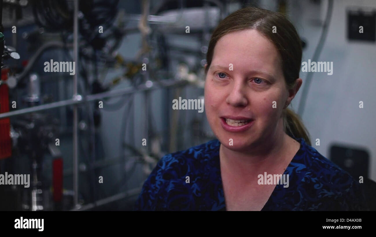 Jamie Cook, astrochimiste au Goddard Space Flight Center de la NASA, travaille sur la recherche liée à l'astrobiologie et aux processus chimiques impliqués dans les environnements spatiaux. Son travail aide à approfondir la compréhension du potentiel de la vie au-delà de la Terre. Banque D'Images Jamie Cook, astrochimiste au Goddard Space Flight Center de la NASA, travaille sur la recherche liée à l'astrobiologie et aux processus chimiques impliqués dans les environnements spatiaux. Son travail aide à approfondir la compréhension du potentiel de la vie au-delà de la Terre. Banque D'Images