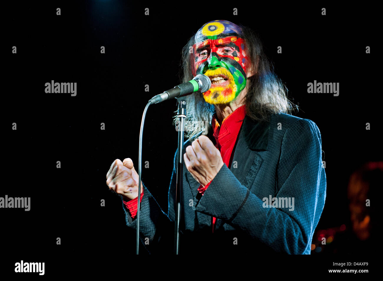 Wolverhampton, Royaume-Uni. 9 mars 2013. Chanteur Rock Arthur Brown en concert à la Robin2 Club. Crédit : John Bentley / Alamy Live News Banque D'Images