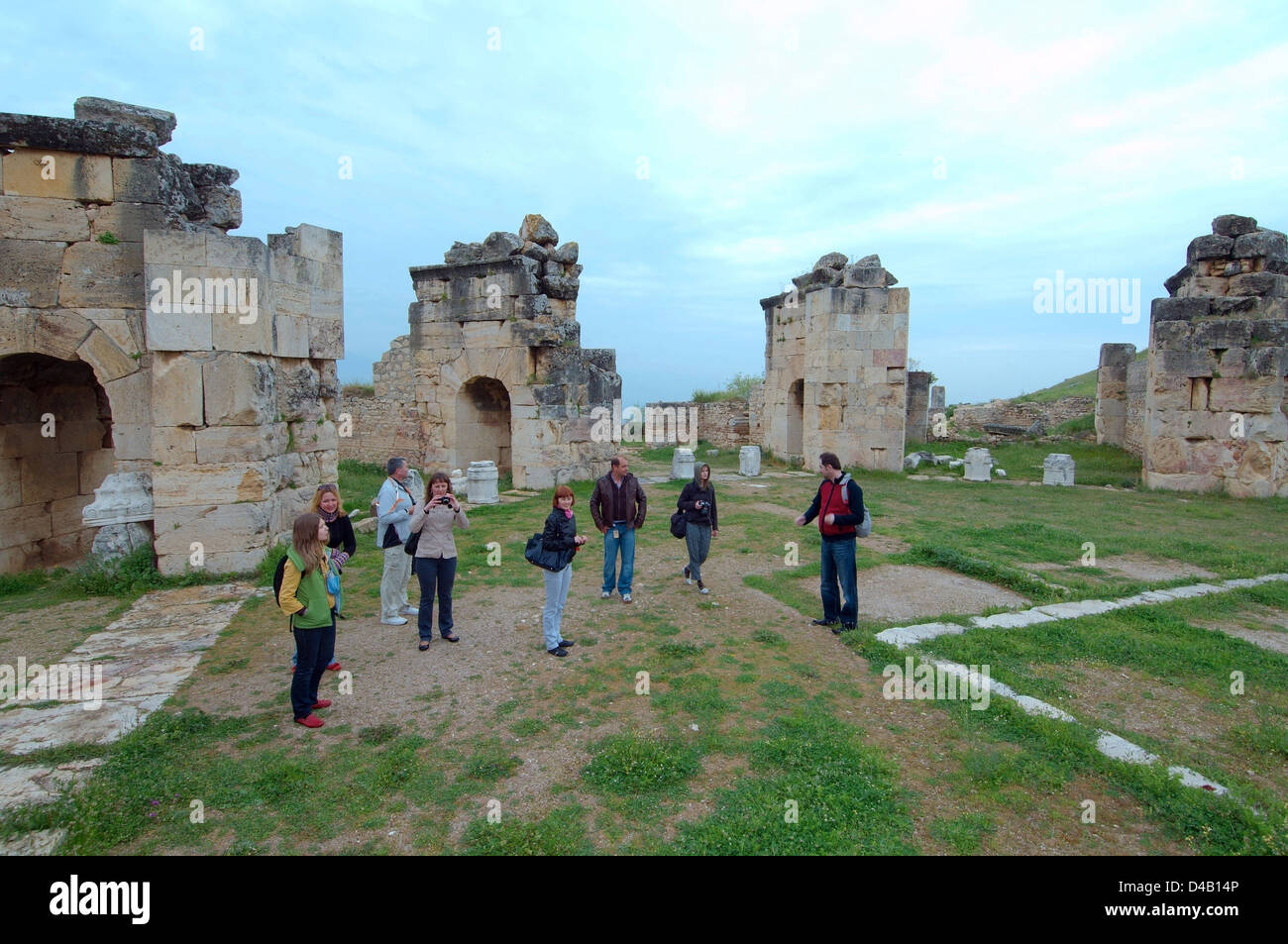 Les ruines de l'ancienne église orthodoxe, ville antique d'Hiérapolis, Pamukkale, Turquie, l'Asie occidentale Banque D'Images