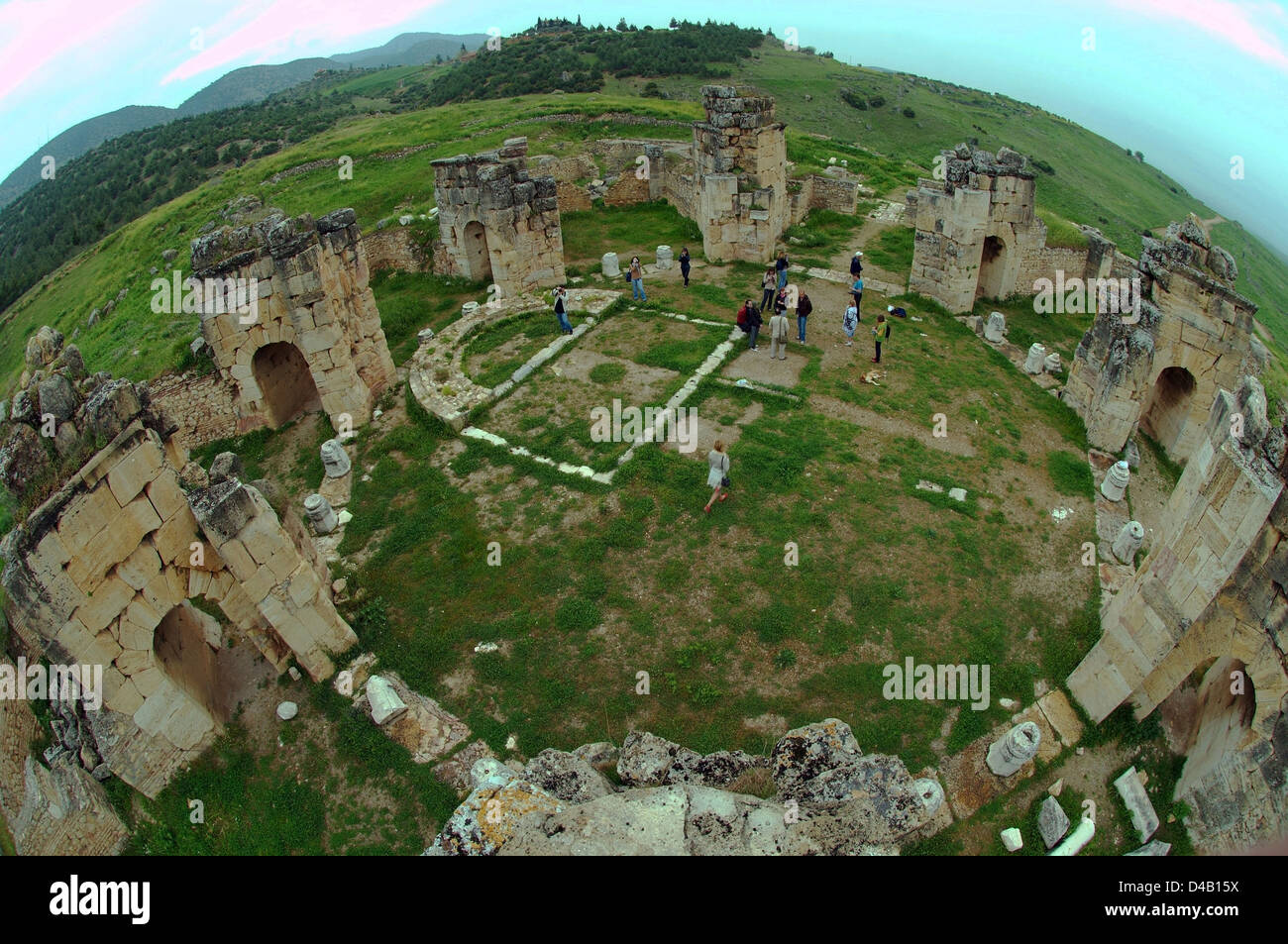 Les ruines de l'ancienne église orthodoxe, ville antique d'Hiérapolis, Pamukkale, Turquie, l'Asie occidentale Banque D'Images