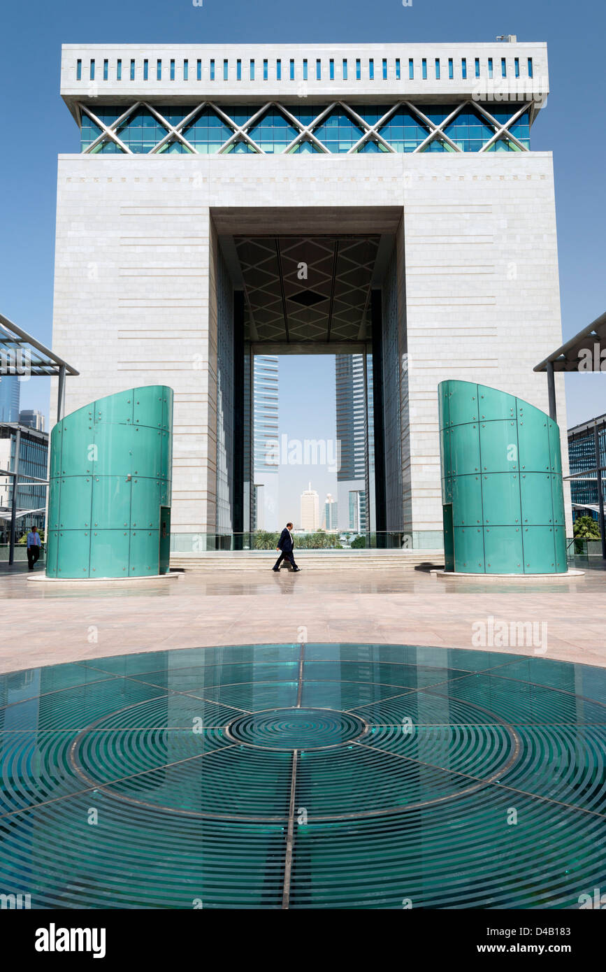 Le Gate Building dans le DIFC ou Centre Financier International de Dubaï à Dubaï Émirats Arabes Unis ÉMIRATS ARABES UNIS Moyen-Orient Banque D'Images