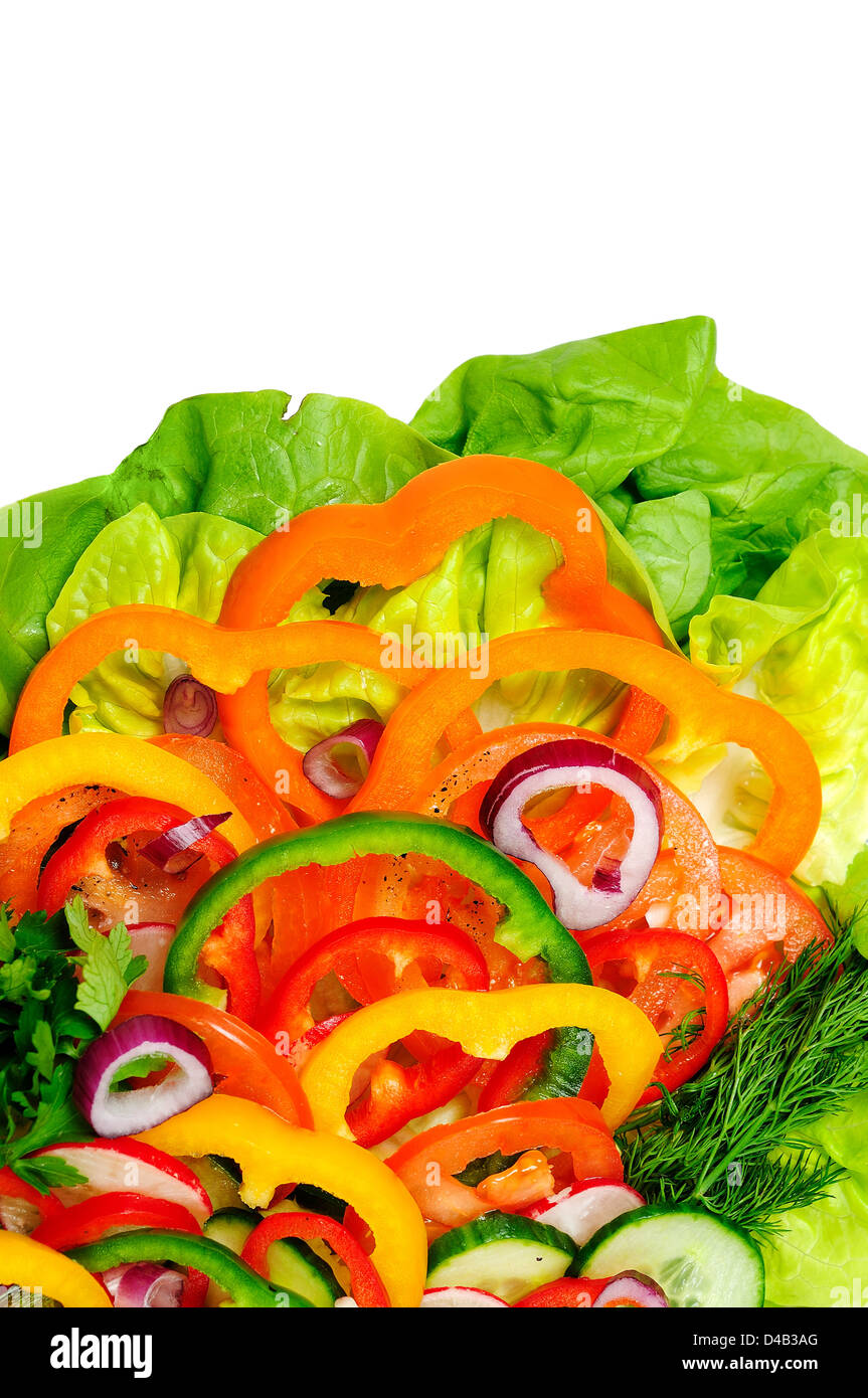 Plaque avec salade de légumes en rondelles Banque D'Images