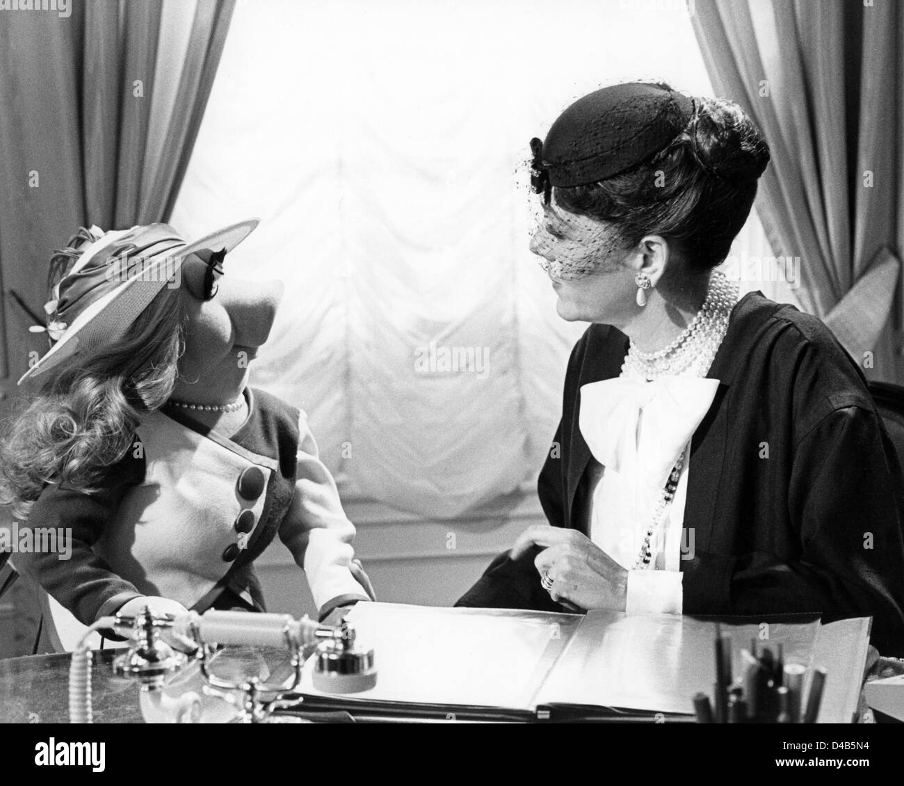 La GRANDE MUPPET CAPER (1981) Diana Rigg, Jim Henson (DIR) TGMC 010 COLLECTION MOVIESTORE LTD Banque D'Images