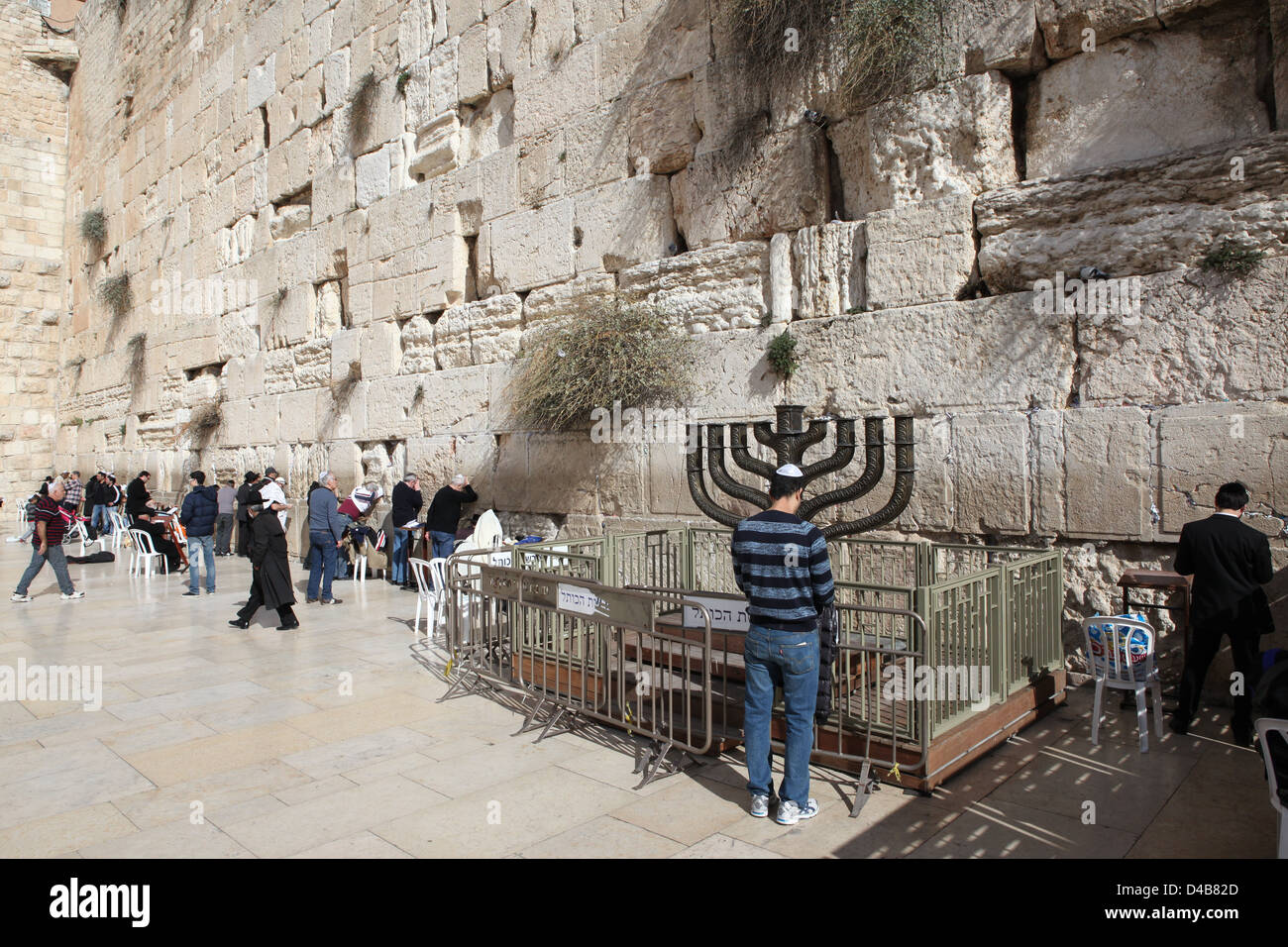 Israël, Jérusalem, Vieille Ville, les Juifs prier au Mur des Lamentations Banque D'Images