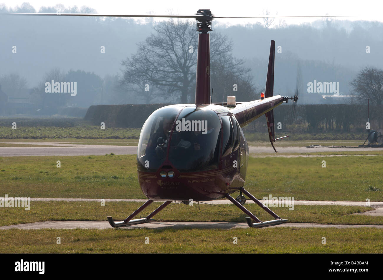 Robinson R44 Raven II hélicoptère à Wellesbourne airfield Banque D'Images