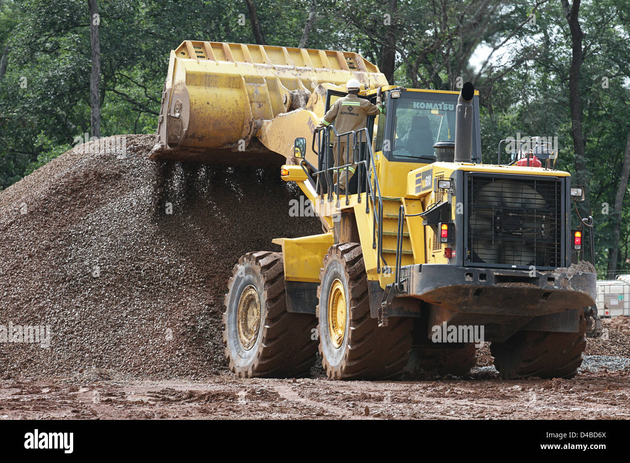 FQM yellow four wheeled loader minière à gravier piling Sentinel. Banque D'Images