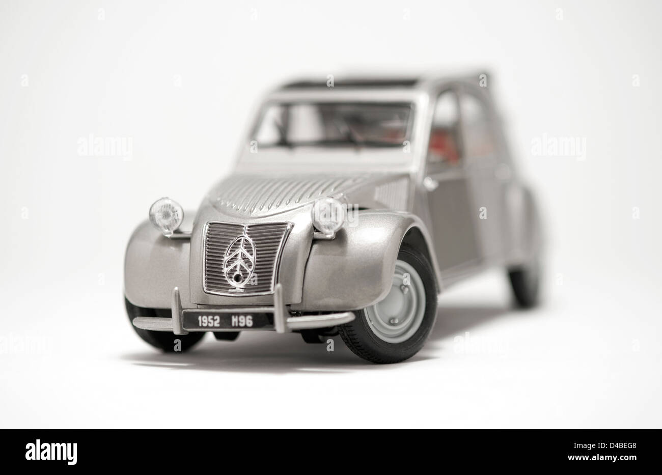 Citroen 2CV modèle échelle iconique rétro automobile français Banque D'Images