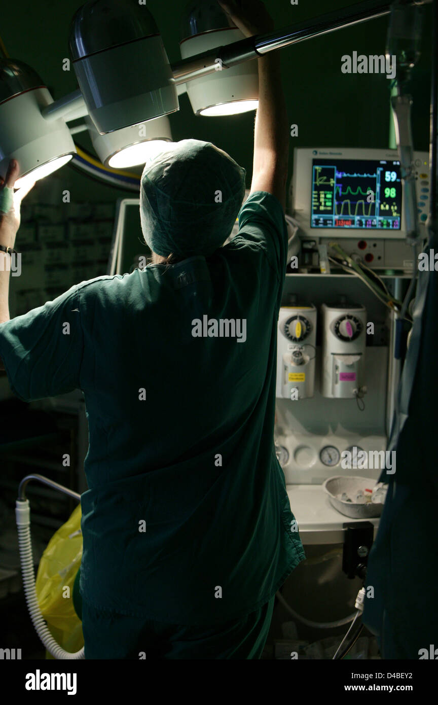 Cinéma ensemble de réglage des feux d'opération à l'aide à l'allumage de la machine d'anesthésie. UK Banque D'Images