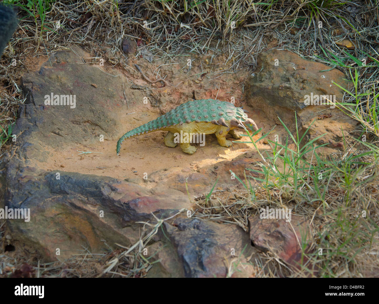 Des empreintes de dinosaures de l'ère Crétacé ont été découvertes sur le campus du Goddard Space Flight Center de la NASA. Les empreintes donnent un aperçu rare de la vie préhistorique, mettant en valeur l'intersection de la science moderne et de l'histoire ancienne. Banque D'Images