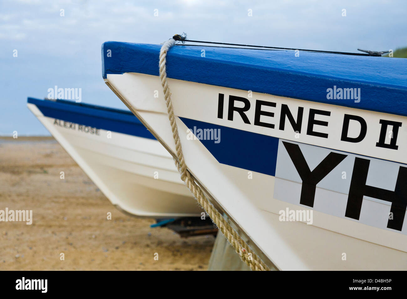 Bateaux de pêche tiré sur le rivage à Cromer, Norfolk, Royaume-Uni. Banque D'Images