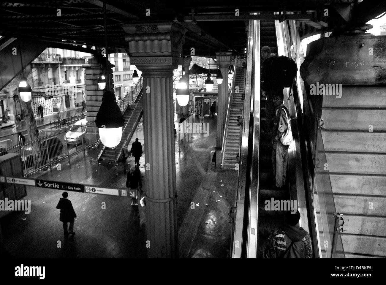 La station de métro, Barbès - Rochechouart, Paris Banque D'Images