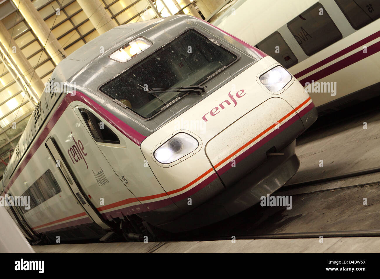 RENFE train avant à la gare Atocha de Madrid Banque D'Images