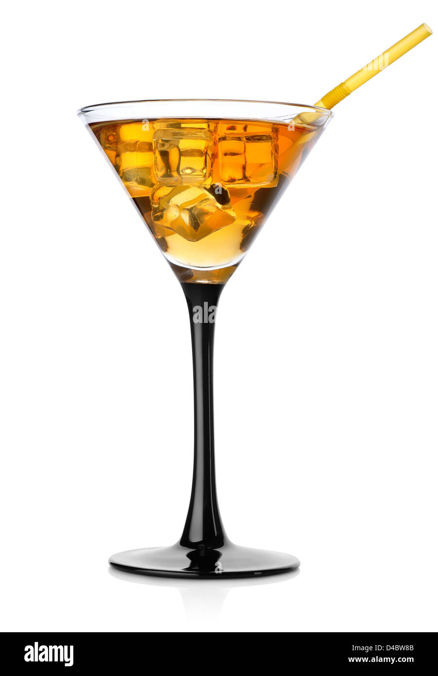 Dans un verre à cocktail orange isolé sur fond blanc Banque D'Images